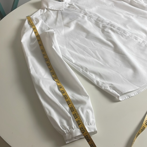Biltmore Women’s White Button Down Dress Shirt- pleated upper back-Medium - Picture 14 of 15
